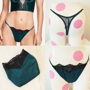Victoria's Secret Very Sexy Lace Thong Panty NWT